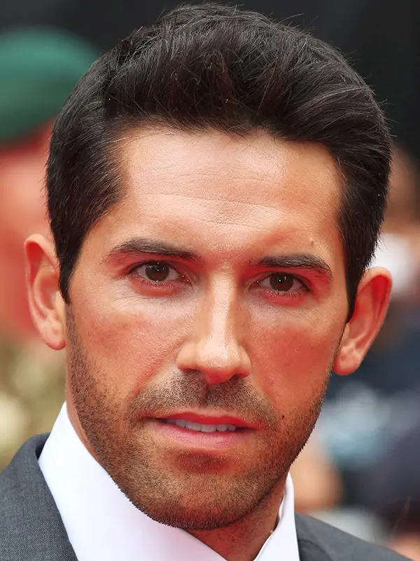 スコット・アドキンス